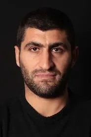Retrato de Cüneyt Özen