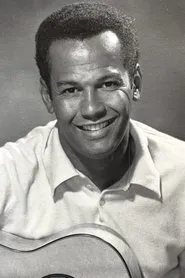 Cy Grant en En el corazón de la tierra