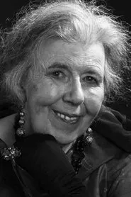 Damaris Hayman en The Man and the Snake