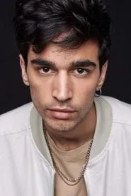 Foto de Daniel Arias interpretando a Enrique en 13 exorcismos