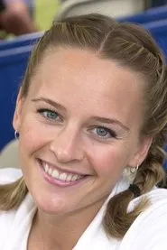 Foto de Daniella Deutscher como Julie Connor