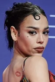 Foto de Danna Paola como Monica Hernandez
