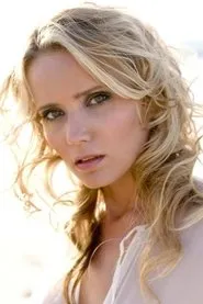 Foto de Dannielle Brent interpretando a Jasmine en Shifty