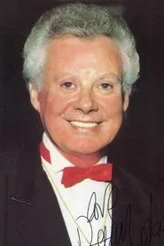 Danny La Rue en Cinderella: The Shoe Must Go On