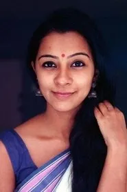 Foto de Darshana Rajendran interpretando a Kathir's Sister en Irumbu Thirai