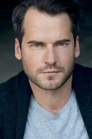 David de Lautour en The Kick