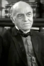 Davison Clark en Fighting Frontier