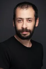 Retrato de Deniz Gürzumar