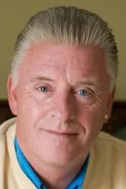 Foto de Derek Acorah como 