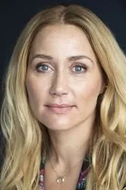 Foto de Ditte Ylva Olsen como Gudrun Høst