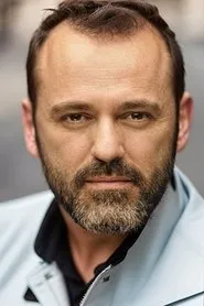 Retrato de Doğa Yaltırık