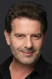 Retrato de Doğu Aytun