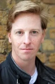 Retrato de Dominic Cazenove