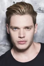 Dominic Sherwood en Rescate millonario