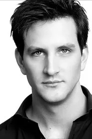 Foto de Dominic Tighe interpretando a David Cameron en Red Top