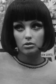 Dorothy McGowan en Qui êtes-vous, Polly Maggoo ?