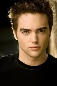 Retrato de Drew Tyler Bell
