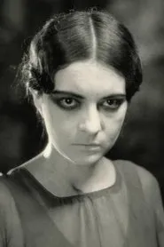 Edna Tichenor en The Gosh-Darn Mortgage