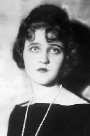 Eleanor Lawson en Man With Two Lives