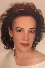 Foto de Elif Baysal interpretando a  en Vay Babam Vay!