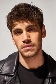 Foto de Emre Bey como Arda Çelen
