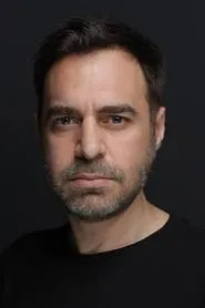 Foto de Enis Boztepe como Ersin