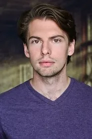 Foto de Ephraim Ellis interpretando a Sam Brownstein en Stage Fright