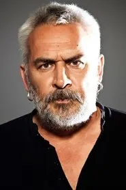 Retrato de Eray Özbal