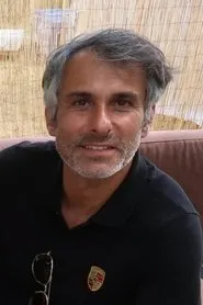 Retrato de Eric Serra-Tosio