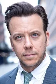 Foto de Eric T. Miller interpretando a Connor Gibbons en La Separación