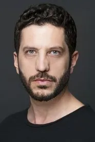 Retrato de Eser Karabil