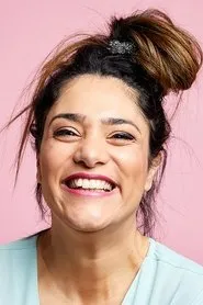 Foto de Farah Abadi como Self – Host