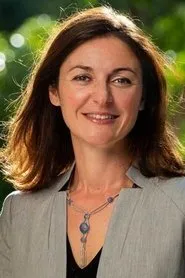 Retrato de Feryal Özel