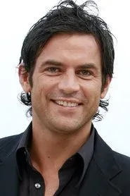 Foto de Filip Nikolic como Lieutenant Yann Boldec