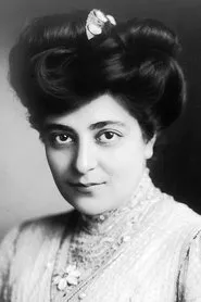 Flora Zabelle en The Ringtailed Rhinoceros