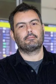 Foto de Francisco Antunez interpretando a Visitante en Uma Vida À Espera