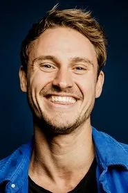 Foto de Frédéric Brossier como Joshua