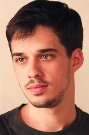 Foto de Gabriel Epstein como Alex
