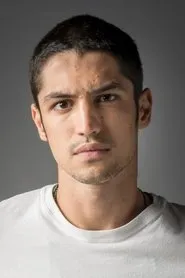 Gabriel Leone en Barba Ensopada de Sangue