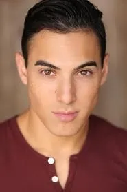 Foto de Gabriel Morales interpretando a Ramiro en Armed Response