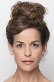 Foto de Galit Giat interpretando a Alya en Demasiado riesgo