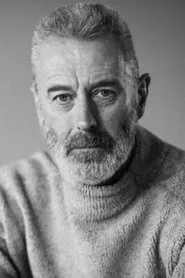 Retrato de Ged Simmons