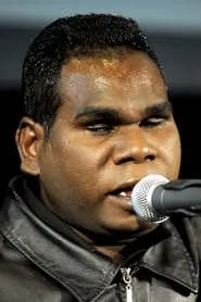 Geoffrey Gurrumul Yunupingu aparece en Gurrumul  Geoffrey Gurrumul Yunupingu en Gurrumul