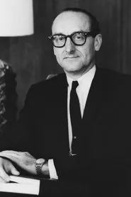 George E. Mueller en Apollo 11: The Untold Story