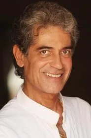 Gianfranco Jannuzzo en Questi Fantasmi
