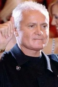 Gianni Versace aparece en Anna Piaggi - Una visionaria nella moda  Gianni Versace en Anna Piaggi - Una visionaria nella moda