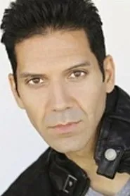 Gilbert Rosales en Brüno