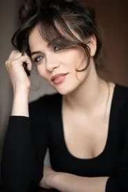 Gloria Radulescu en Cinecittà Babilonia: sesso, droga e camicie nere