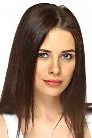 Retrato de Gözde Mukavelat