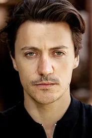 Greg Kolpakchi en Two Stars Short